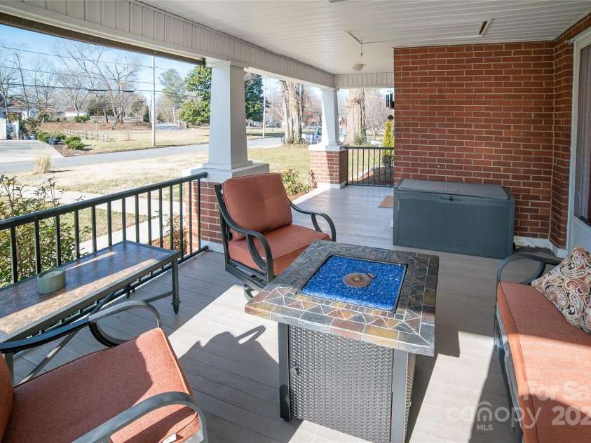 406 Lenoir Street, Morganton, NC 28655.  MLS# CAR4295449, YatesRealty ID 34240. 