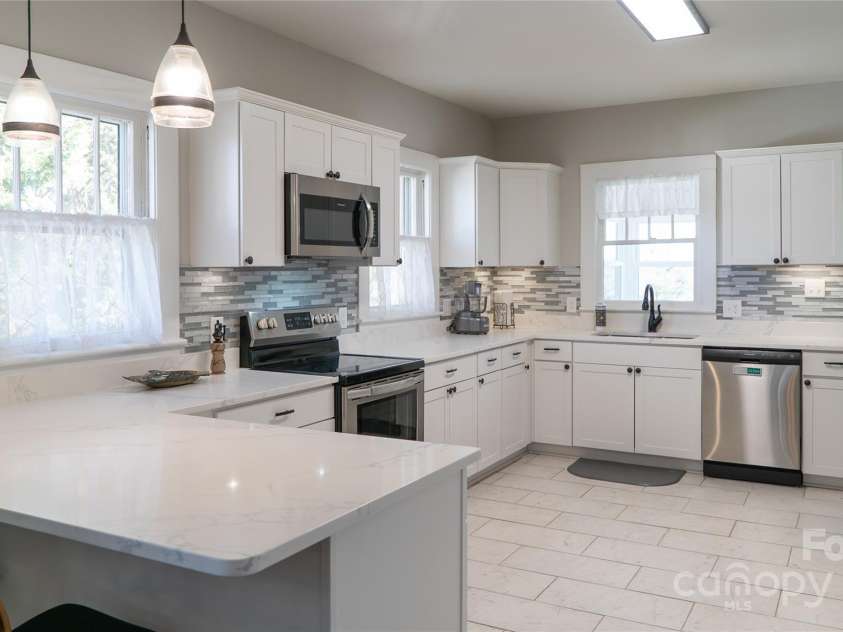 406 Lenoir Street, Morganton, NC 28655.  MLS# CAR4295449, YatesRealty ID 34240. 