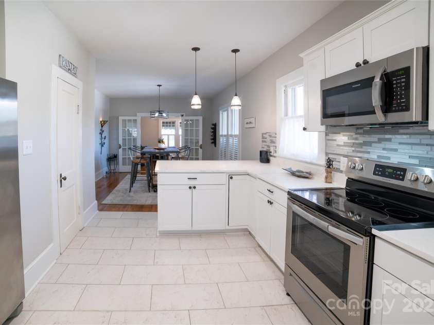 406 Lenoir Street, Morganton, NC 28655.  MLS# CAR4295449, YatesRealty ID 34240. 