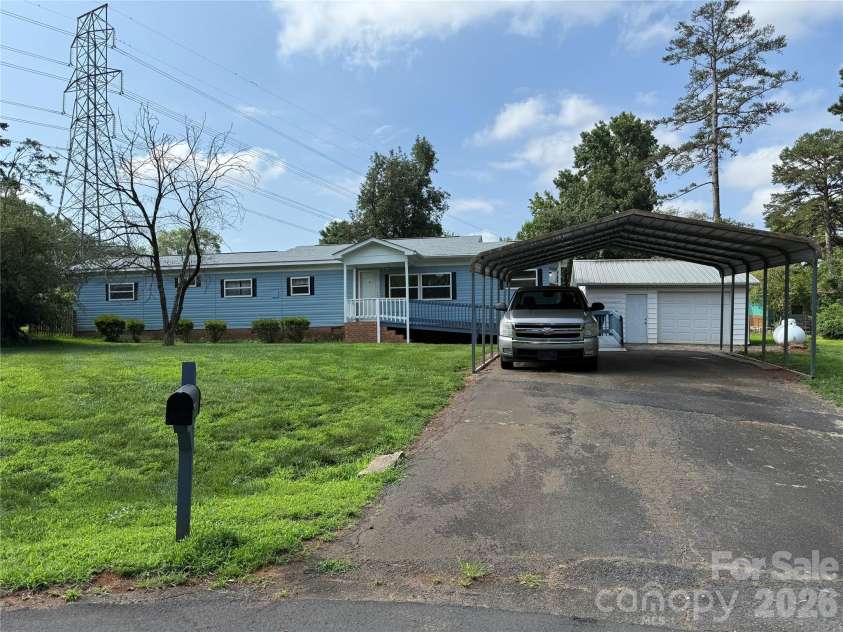 7312 Doblinway Drive, Charlotte, NC 28215.  MLS# CAR4399290, YatesRealty ID 34240. 
