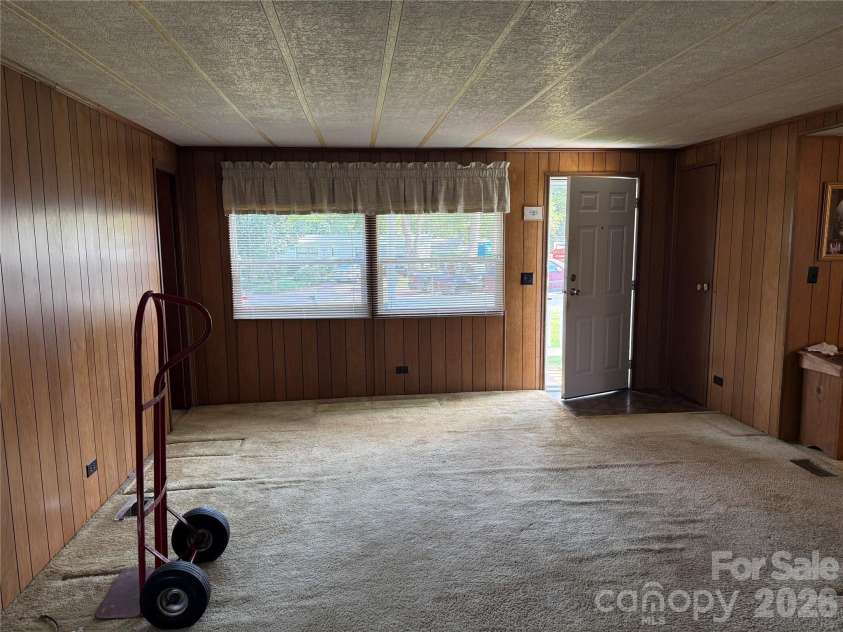 7312 Doblinway Drive, Charlotte, NC 28215.  MLS# CAR4399290, YatesRealty ID 34240. 
