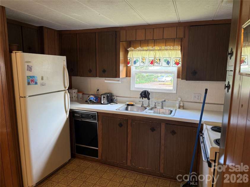 7312 Doblinway Drive, Charlotte, NC 28215.  MLS# CAR4399290, YatesRealty ID 34240. 