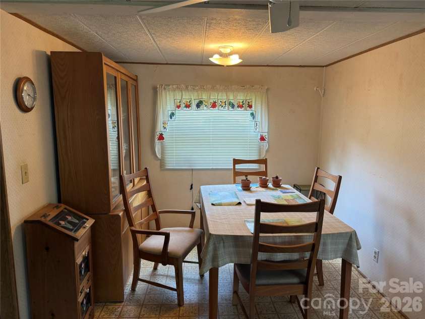 7312 Doblinway Drive, Charlotte, NC 28215.  MLS# CAR4399290, YatesRealty ID 34240. 