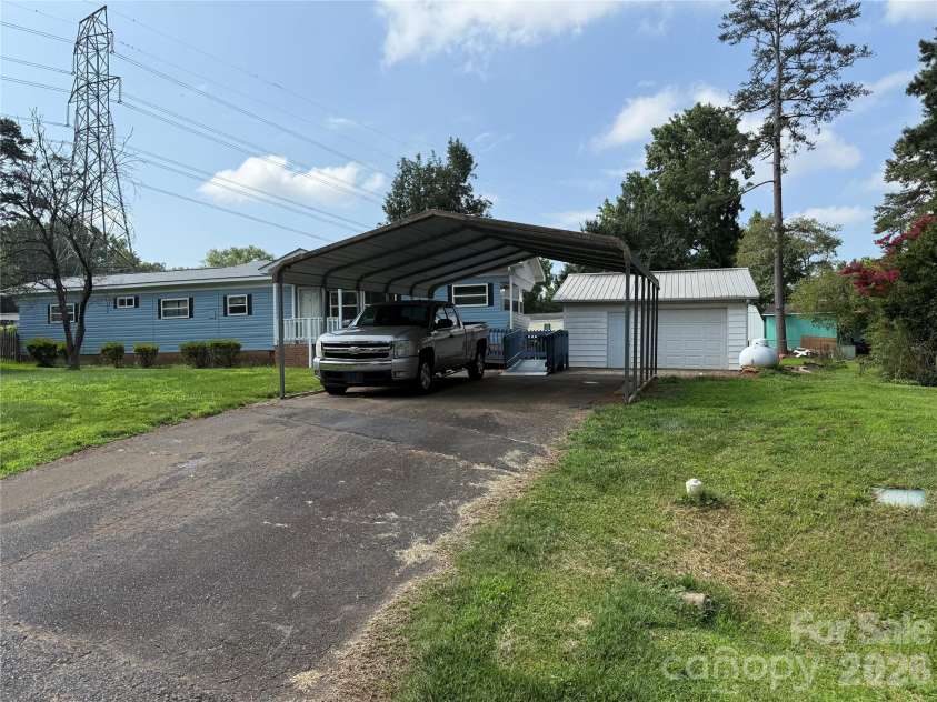 7312 Doblinway Drive, Charlotte, NC 28215.  MLS# CAR4399290, YatesRealty ID 34240. 