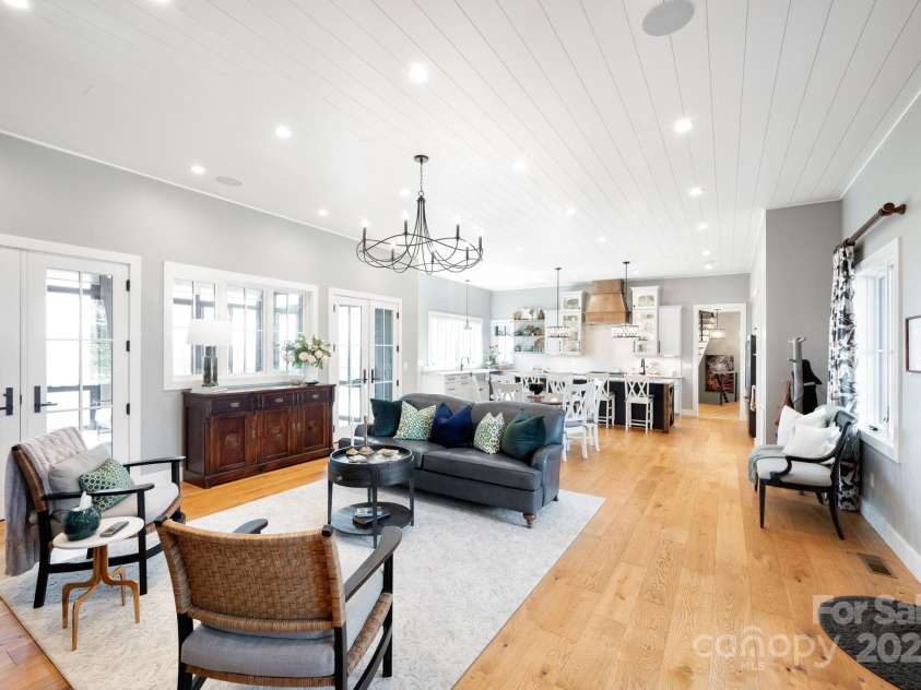 17 Elk Trail, Asheville, NC 28804.  MLS# CAR4291429, YatesRealty ID 34242. 6