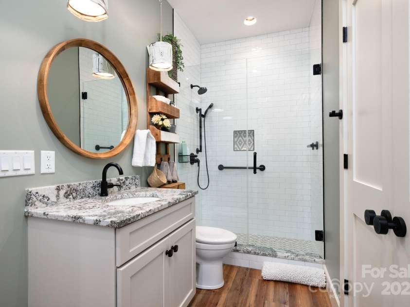 17 Elk Trail, Asheville, NC 28804.  MLS# CAR4291429, YatesRealty ID 34242. Guest Suite Full Bathroom