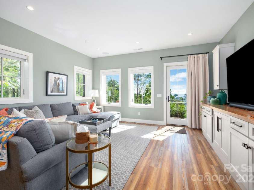 17 Elk Trail, Asheville, NC 28804.  MLS# CAR4291429, YatesRealty ID 34242. Guest Suite Living Room