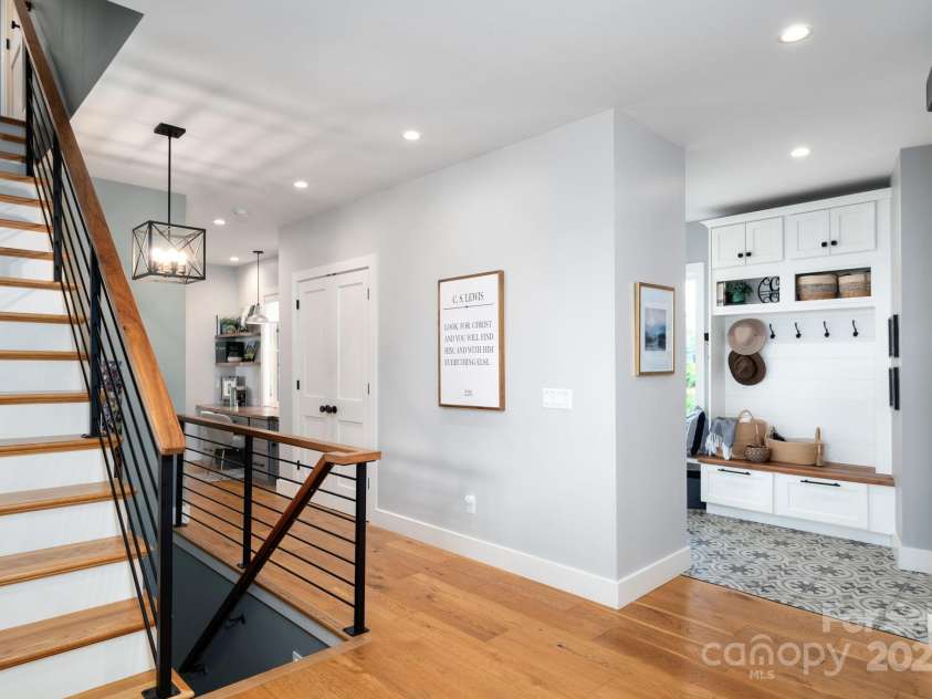 17 Elk Trail, Asheville, NC 28804.  MLS# CAR4291429, YatesRealty ID 34242. Hallway off of Mudroom
