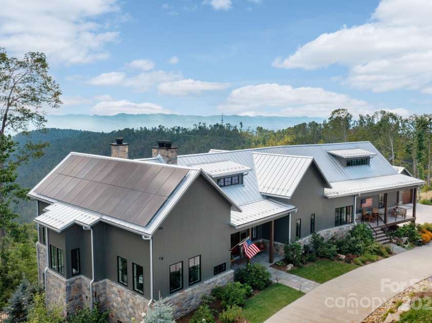 17 Elk Trail, Asheville, NC 28804.  MLS# CAR4291429, YatesRealty ID 34242. Live Above the Clouds