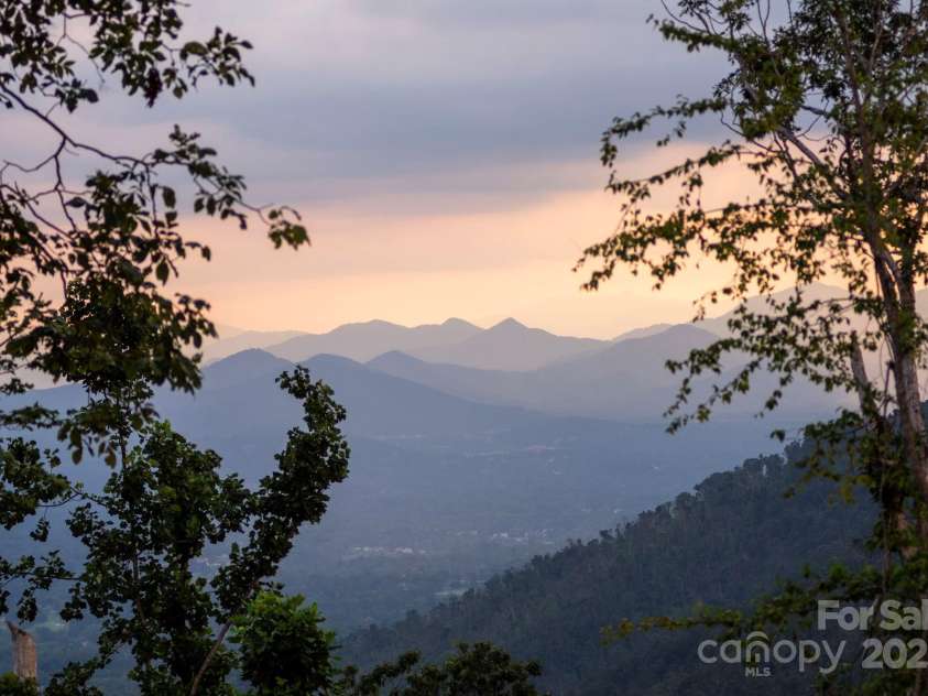 17 Elk Trail, Asheville, NC 28804.  MLS# CAR4291429, YatesRealty ID 34242. Long Range Mountain Views