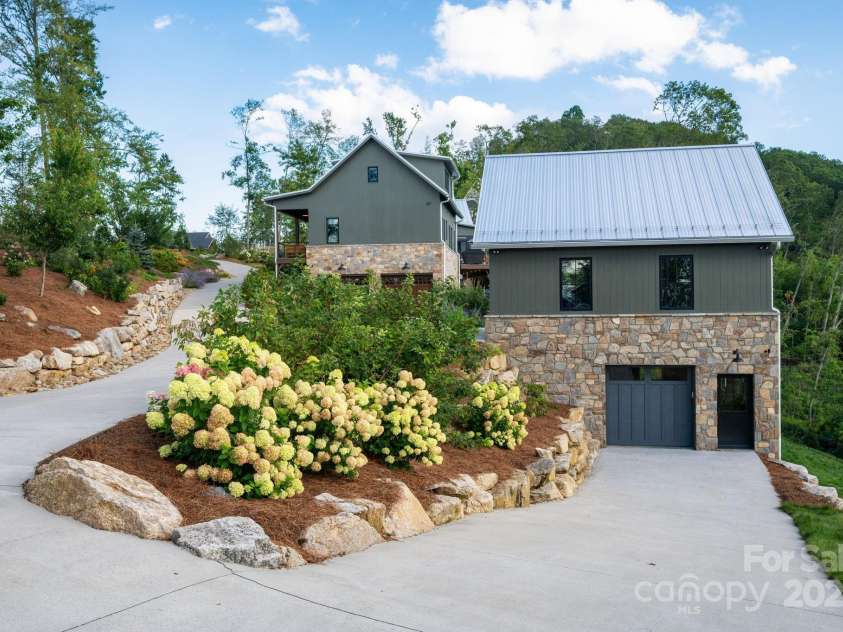 17 Elk Trail, Asheville, NC 28804.  MLS# CAR4291429, YatesRealty ID 34242. Rock Hardscape Retaining Walls
