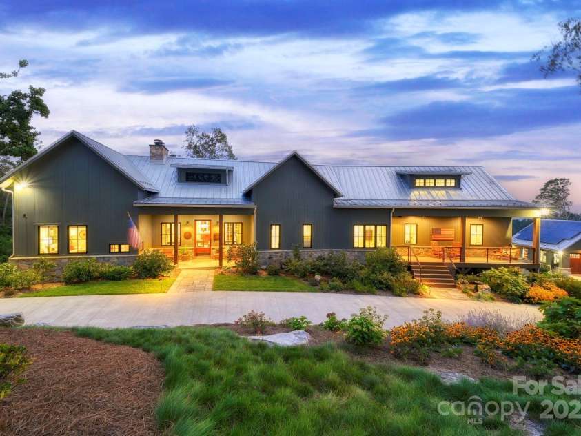 17 Elk Trail, Asheville, NC 28804.  MLS# CAR4291429, YatesRealty ID 34242. Serene Mountain Home