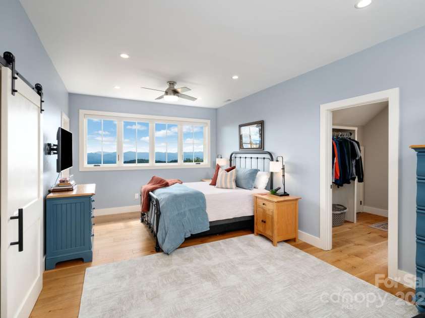 17 Elk Trail, Asheville, NC 28804.  MLS# CAR4291429, YatesRealty ID 34242. Upstairs Ensuite Bedroom
