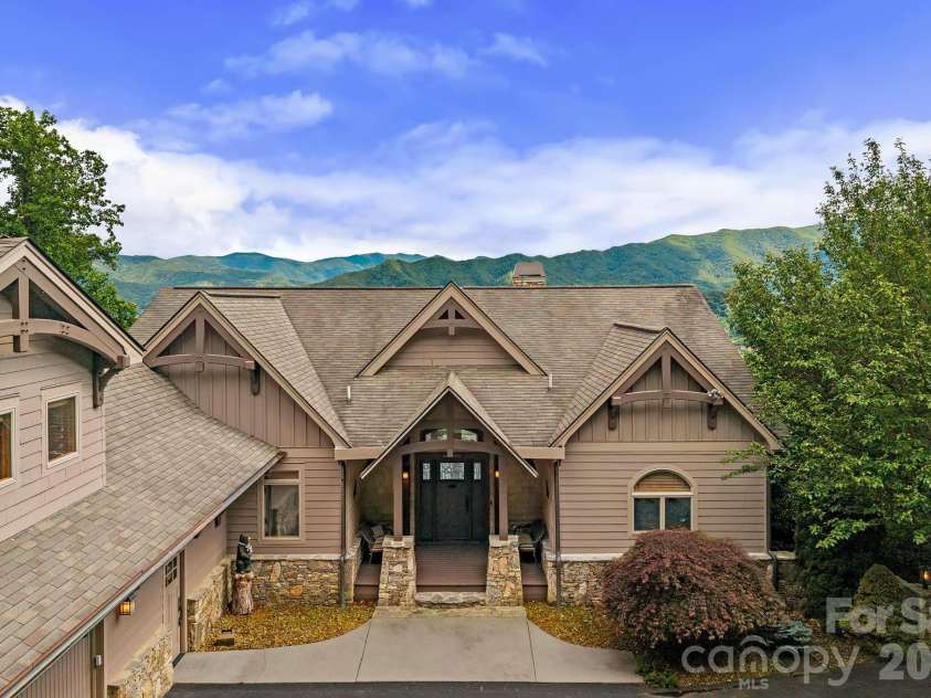 241 Glen Eagle Drive, Waynesville, NC 28786.  MLS# CAR4398501, YatesRealty ID 34242. 
