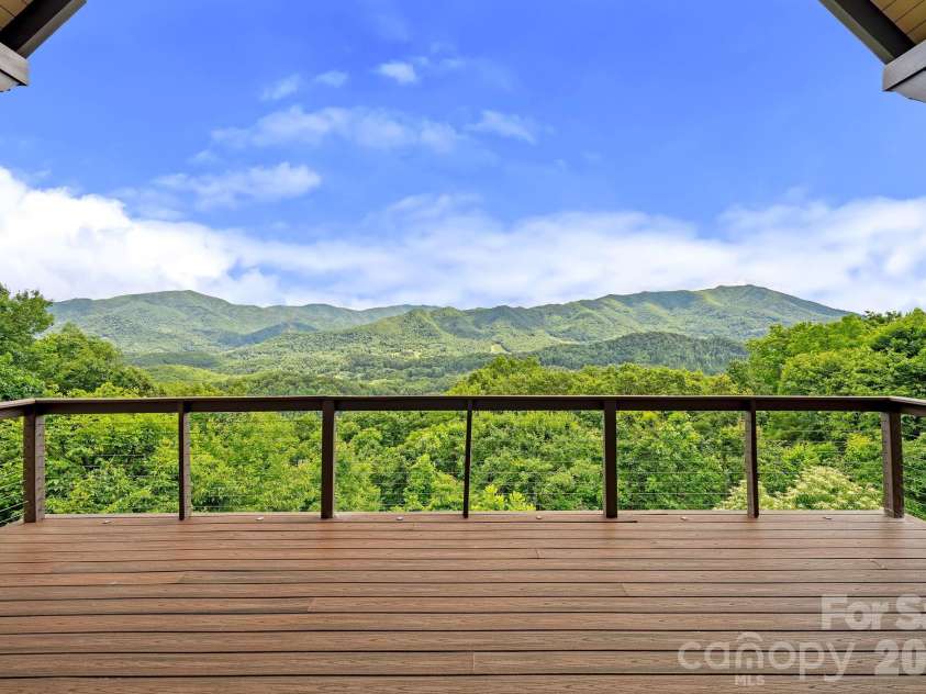 241 Glen Eagle Drive, Waynesville, NC 28786.  MLS# CAR4398501, YatesRealty ID 34242. 