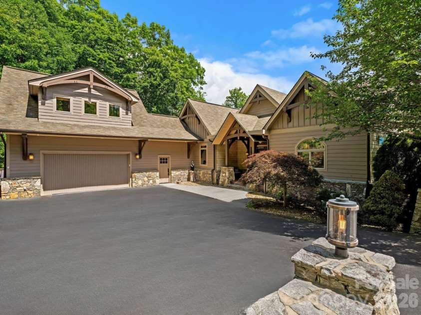 241 Glen Eagle Drive, Waynesville, NC 28786.  MLS# CAR4398501, YatesRealty ID 34242. 