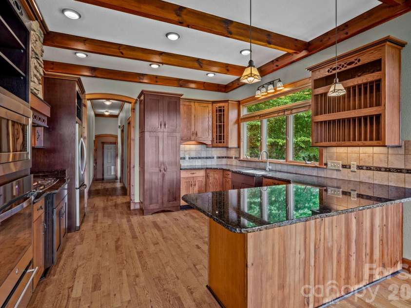 241 Glen Eagle Drive, Waynesville, NC 28786.  MLS# CAR4398501, YatesRealty ID 34242. 