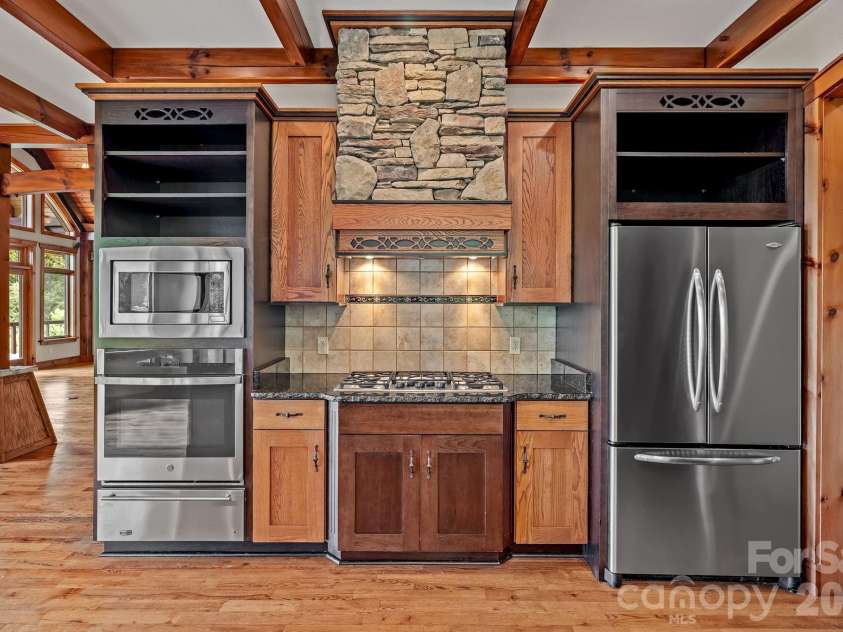 241 Glen Eagle Drive, Waynesville, NC 28786.  MLS# CAR4398501, YatesRealty ID 34242. 