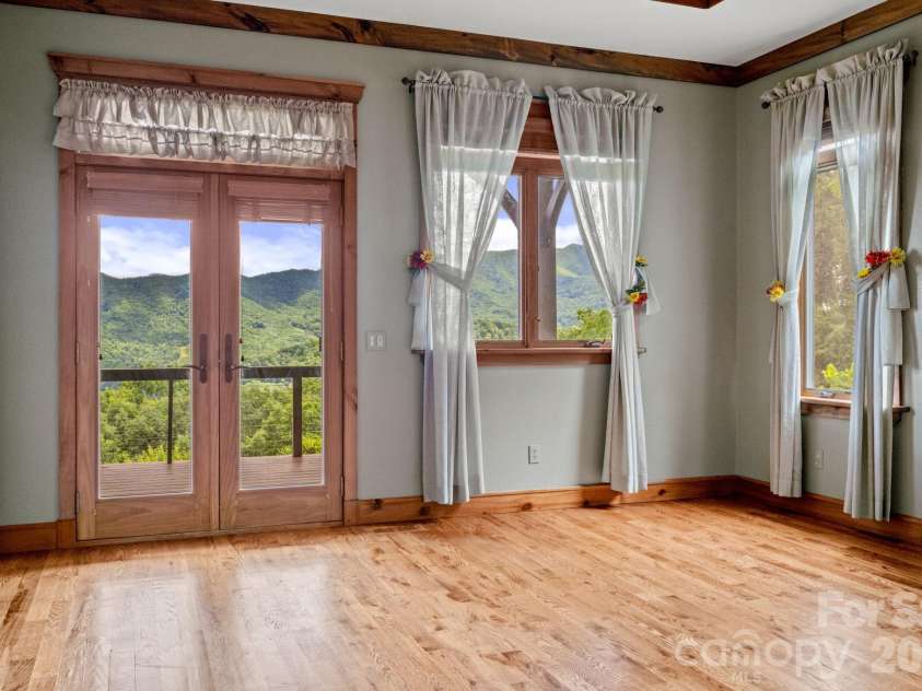 241 Glen Eagle Drive, Waynesville, NC 28786.  MLS# CAR4398501, YatesRealty ID 34242. 