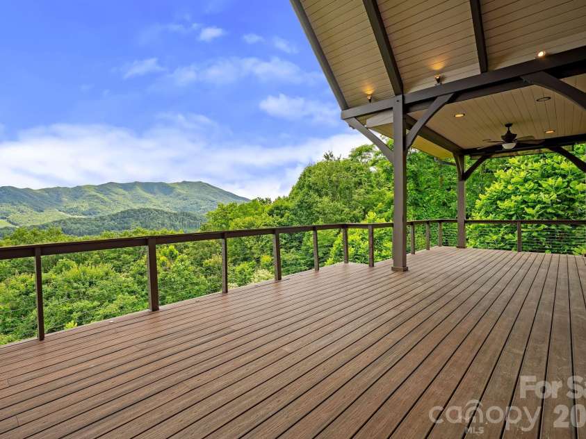 241 Glen Eagle Drive, Waynesville, NC 28786.  MLS# CAR4398501, YatesRealty ID 34242. 