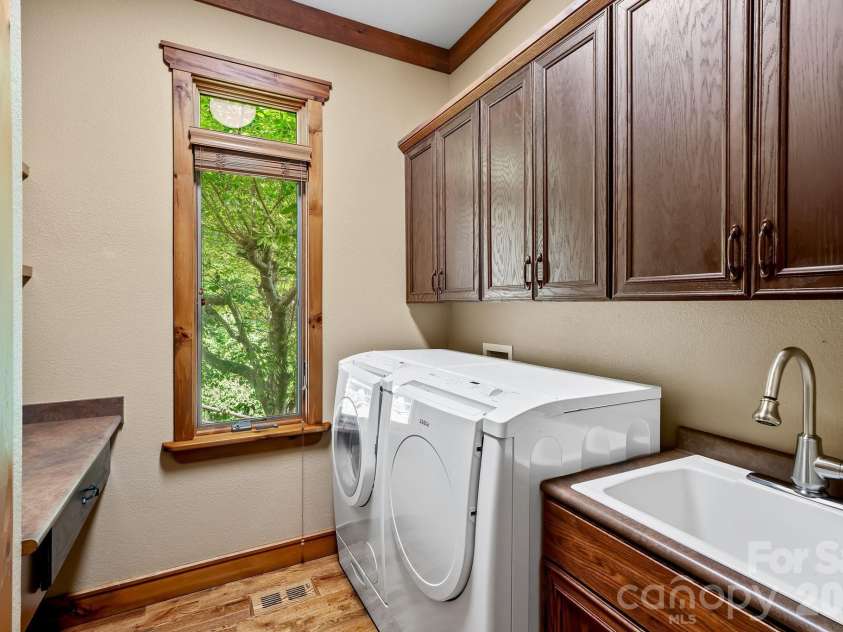 241 Glen Eagle Drive, Waynesville, NC 28786.  MLS# CAR4398501, YatesRealty ID 34242. 
