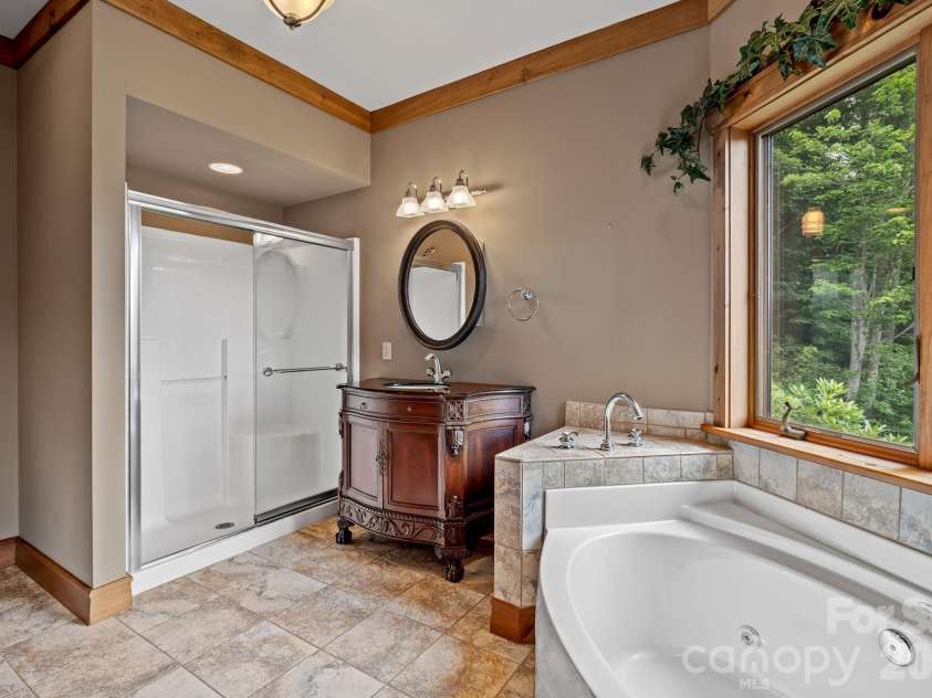 241 Glen Eagle Drive, Waynesville, NC 28786.  MLS# CAR4398501, YatesRealty ID 34242. 