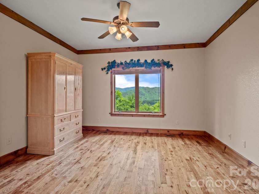 241 Glen Eagle Drive, Waynesville, NC 28786.  MLS# CAR4398501, YatesRealty ID 34242. 