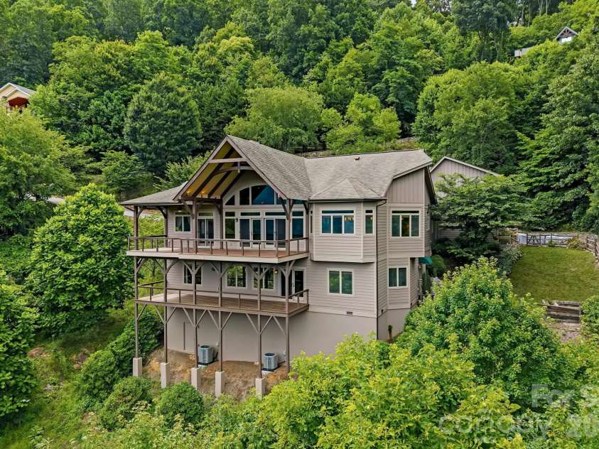 241 Glen Eagle Drive, Waynesville, NC 28786.  MLS# CAR4398501, YatesRealty ID 34242. 
