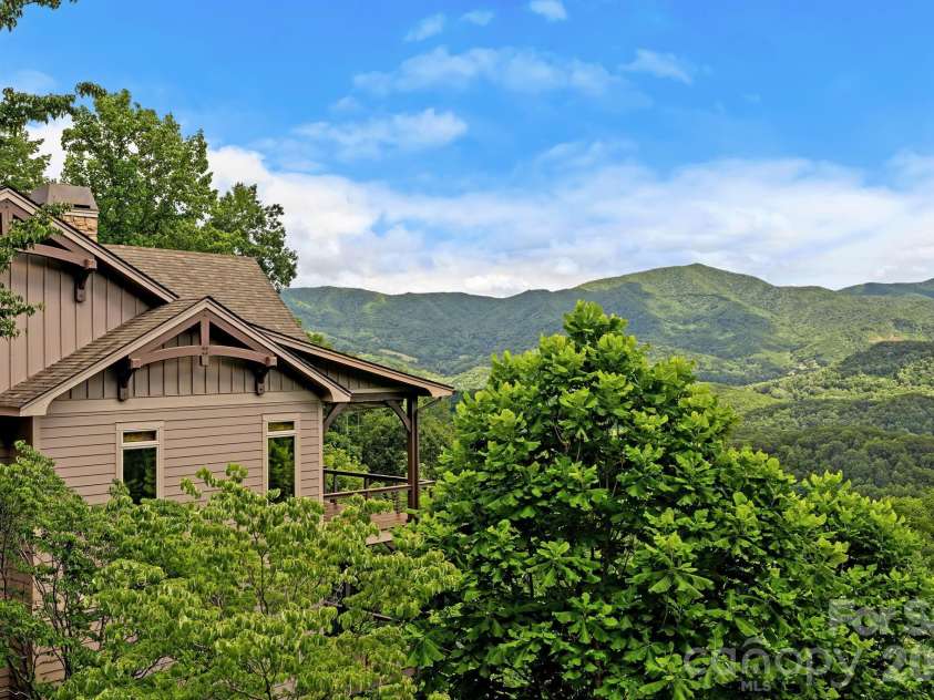 241 Glen Eagle Drive, Waynesville, NC 28786.  MLS# CAR4398501, YatesRealty ID 34242. 