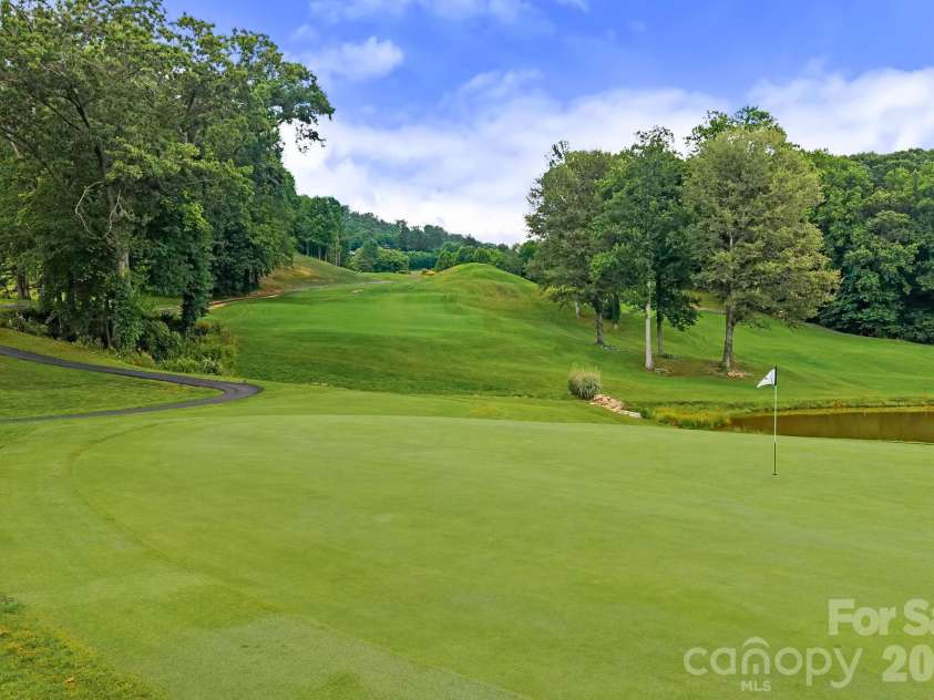 241 Glen Eagle Drive, Waynesville, NC 28786.  MLS# CAR4398501, YatesRealty ID 34242. Golf Course