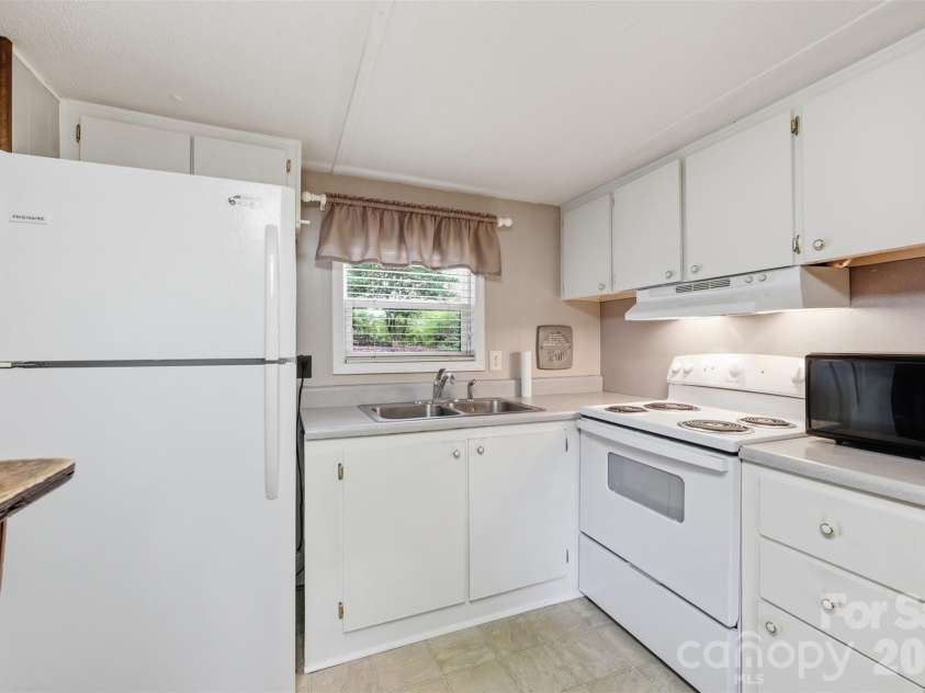 2220 Gordon Road, Rock Hill, SC 29732.  MLS# CAR4399309, YatesRealty ID 34243. 
