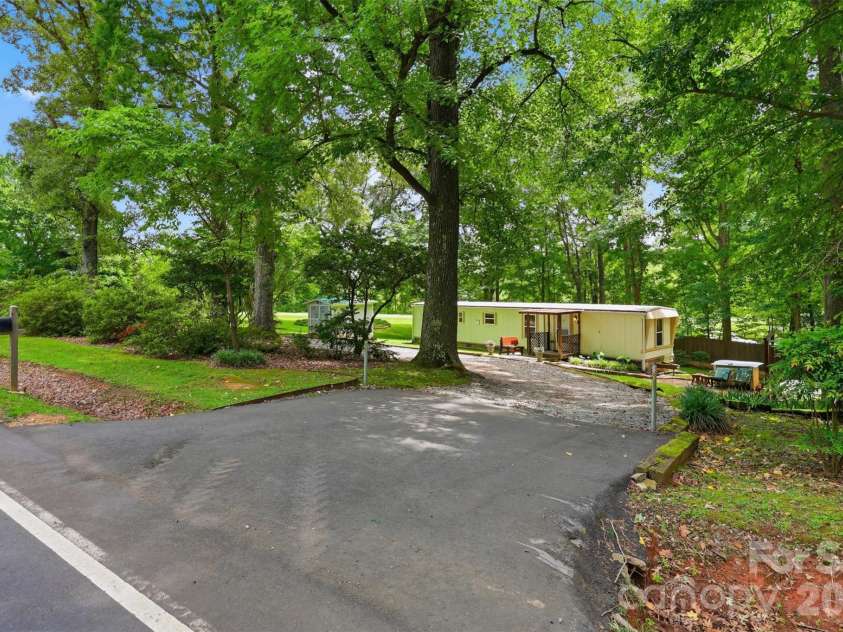 2220 Gordon Road, Rock Hill, SC 29732.  MLS# CAR4399309, YatesRealty ID 34243. 