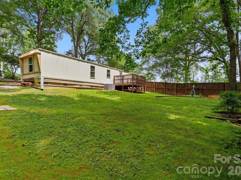 2220 Gordon Road, Rock Hill, SC 29732.  MLS# CAR4399309, YatesRealty ID 34243. 