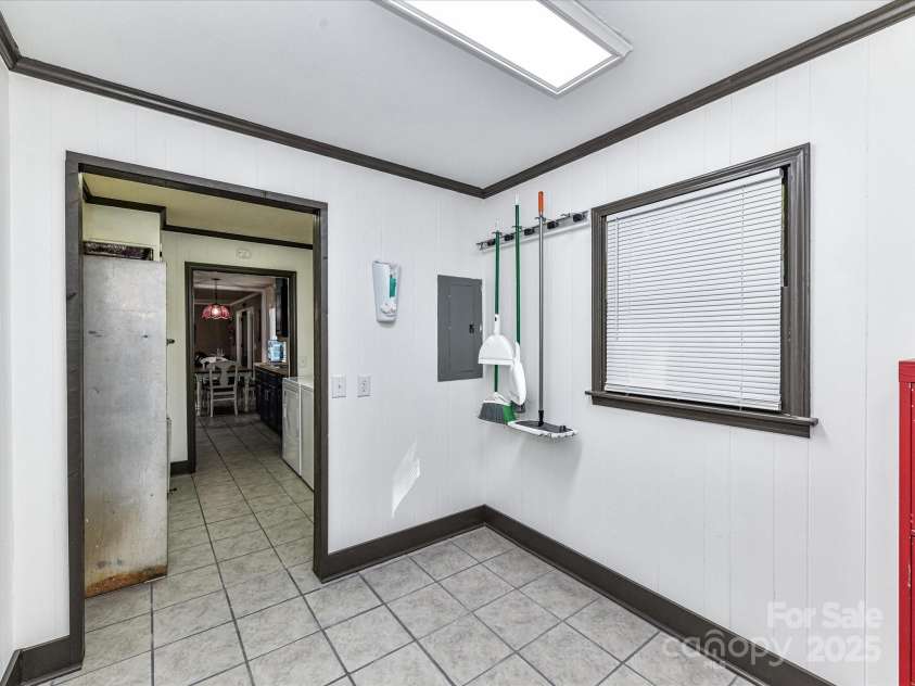 70 Cumberland Court, Concord, NC 28025.  MLS# CAR4253849, YatesRealty ID 34243. Flex Space off of Laundry Room.