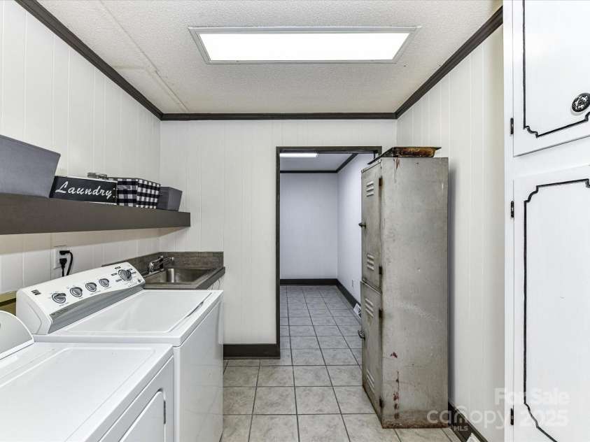 70 Cumberland Court, Concord, NC 28025.  MLS# CAR4253849, YatesRealty ID 34243. Laundry Room off of kitchen featuring the bonus space just beyond.