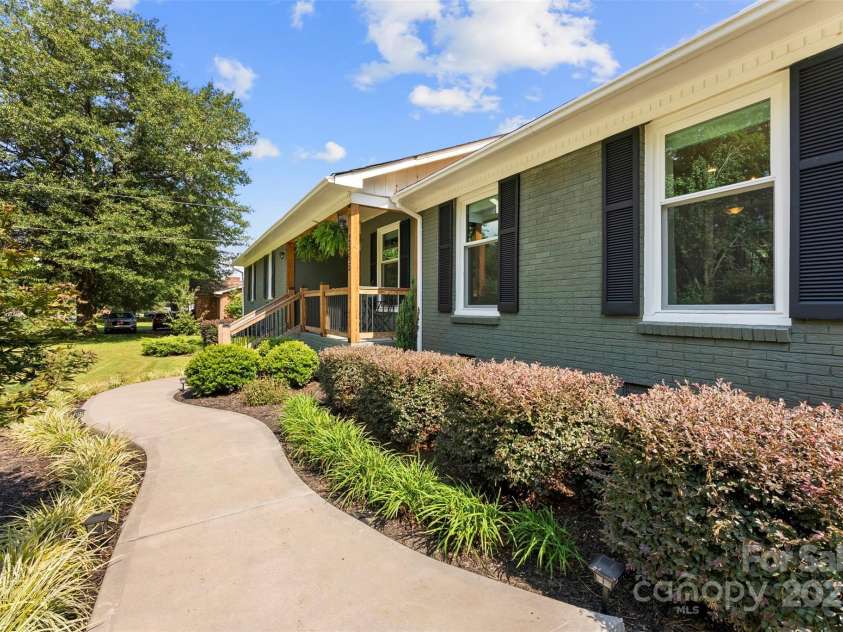 2565 Oxford Circle, Lancaster, SC 29720.  MLS# CAR4294593, YatesRealty ID 34246. 