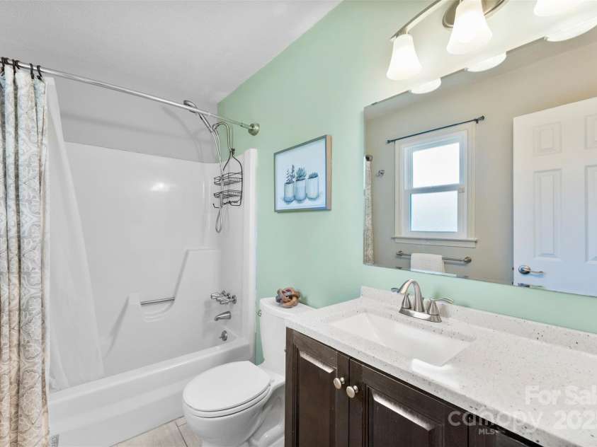 2565 Oxford Circle, Lancaster, SC 29720.  MLS# CAR4294593, YatesRealty ID 34246. 