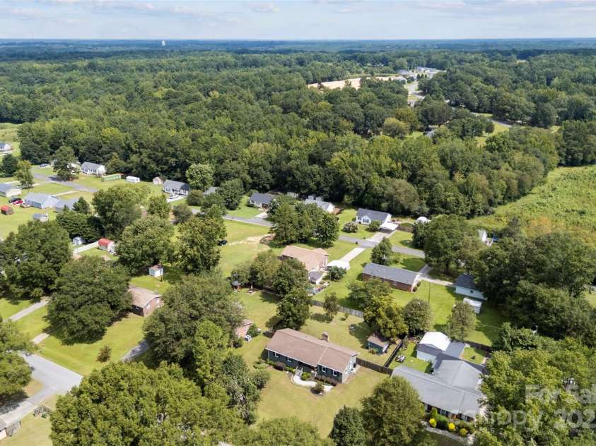 2565 Oxford Circle, Lancaster, SC 29720.  MLS# CAR4294593, YatesRealty ID 34246. 