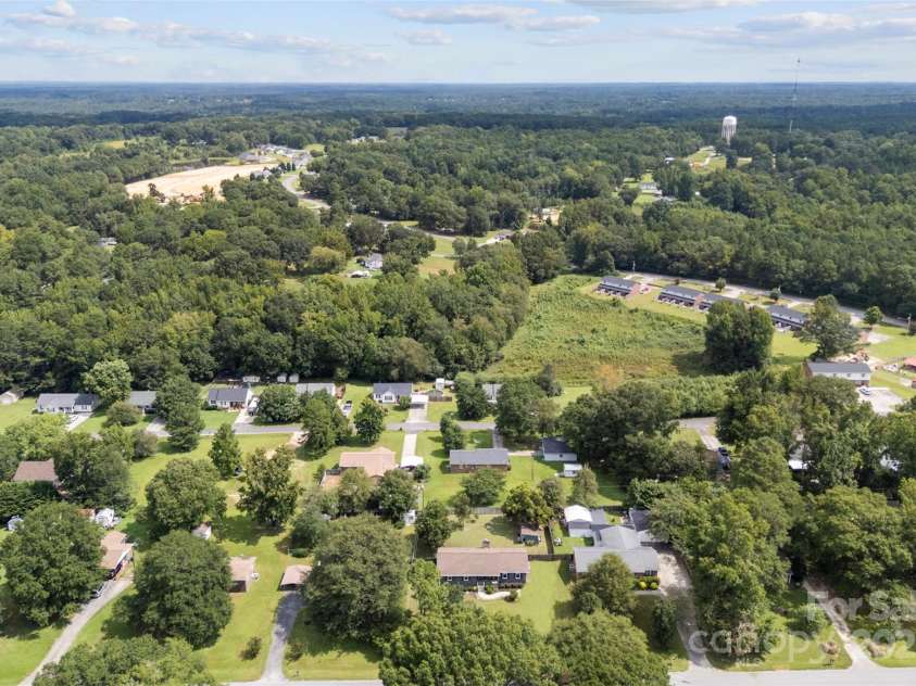 2565 Oxford Circle, Lancaster, SC 29720.  MLS# CAR4294593, YatesRealty ID 34246. 