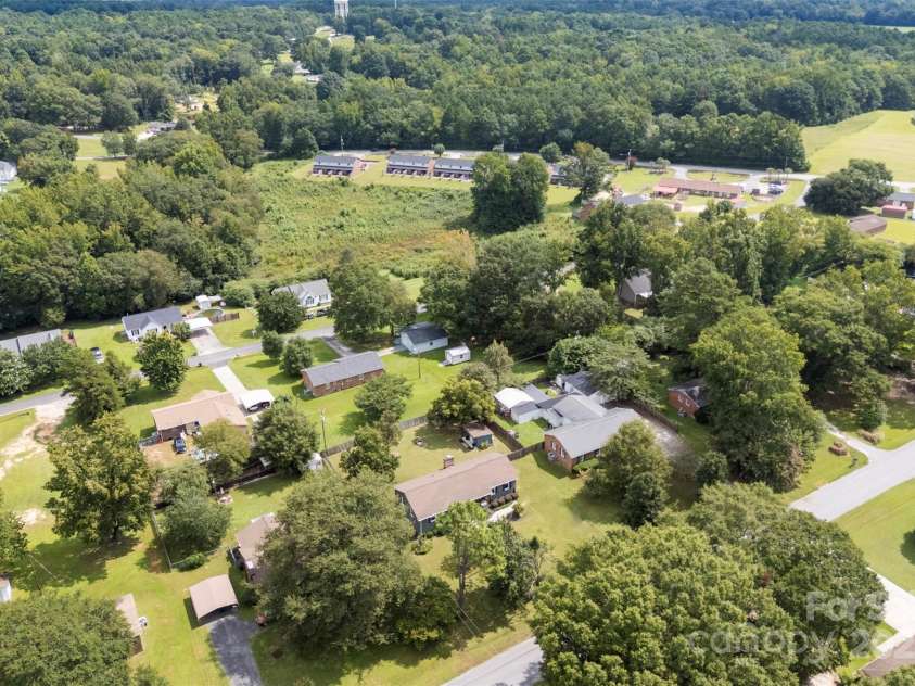 2565 Oxford Circle, Lancaster, SC 29720.  MLS# CAR4294593, YatesRealty ID 34246. 