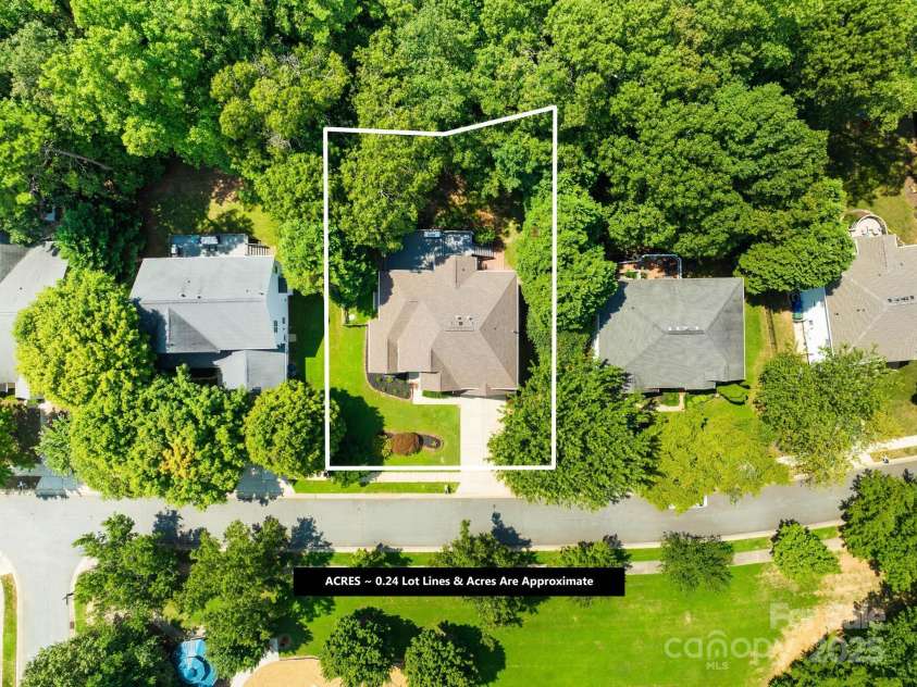 20219 Tailwind Lane, Cornelius, NC 28031.  MLS# CAR4277328, YatesRealty ID 34249. 