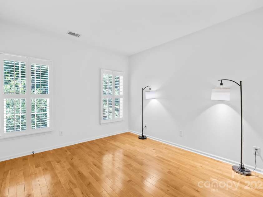 20219 Tailwind Lane, Cornelius, NC 28031.  MLS# CAR4277328, YatesRealty ID 34249. Main level bedroom with attached full bathroom