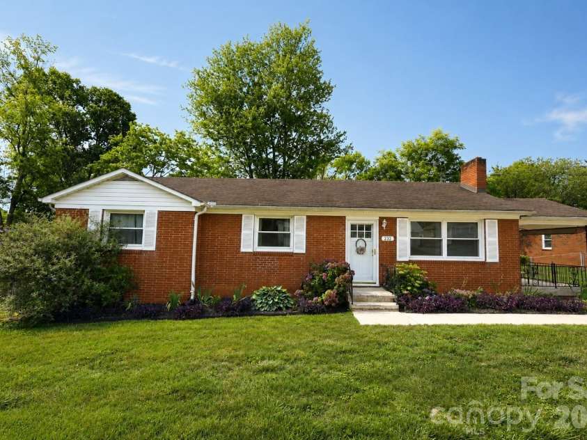 232 Hartness Road, Statesville, NC 28677.  MLS# CAR4398892, YatesRealty ID 34249. 