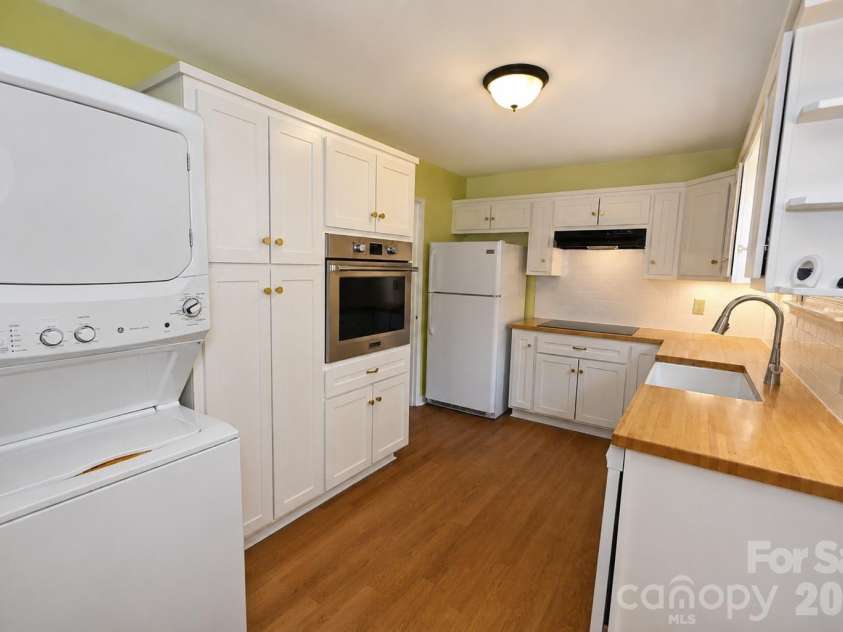 232 Hartness Road, Statesville, NC 28677.  MLS# CAR4398892, YatesRealty ID 34249. 