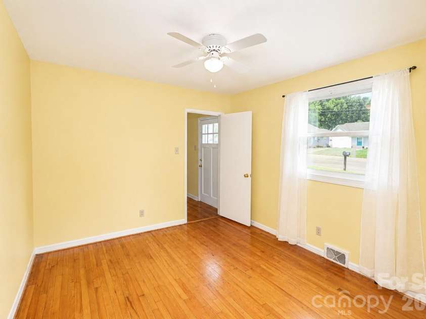 232 Hartness Road, Statesville, NC 28677.  MLS# CAR4398892, YatesRealty ID 34249. 