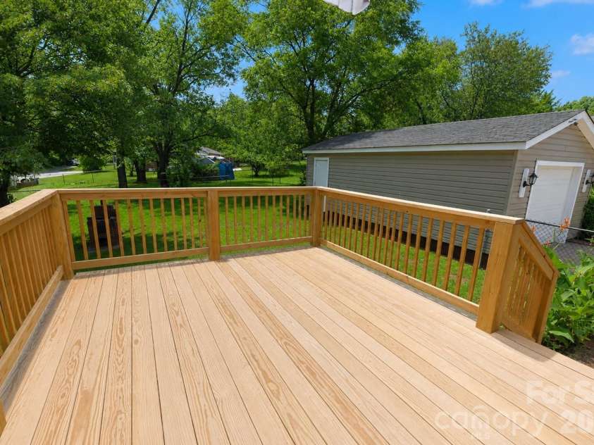 232 Hartness Road, Statesville, NC 28677.  MLS# CAR4398892, YatesRealty ID 34249. 