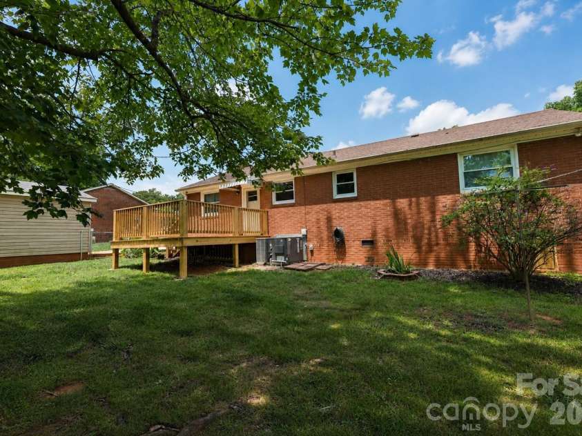 232 Hartness Road, Statesville, NC 28677.  MLS# CAR4398892, YatesRealty ID 34249. 