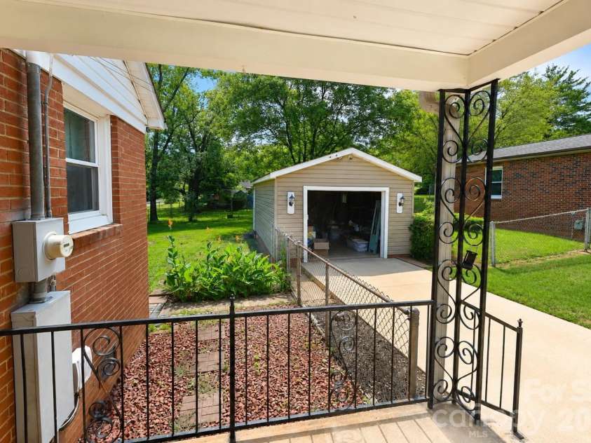 232 Hartness Road, Statesville, NC 28677.  MLS# CAR4398892, YatesRealty ID 34249. 