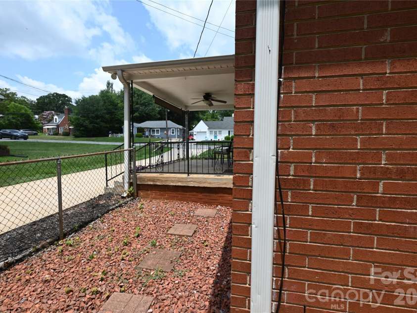 232 Hartness Road, Statesville, NC 28677.  MLS# CAR4398892, YatesRealty ID 34249. 