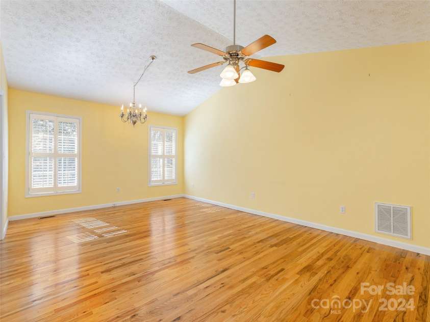 54 Ashley Hill Lane, Hendersonville, NC 28791.  MLS# CAR4202650, YatesRealty ID 3425. 